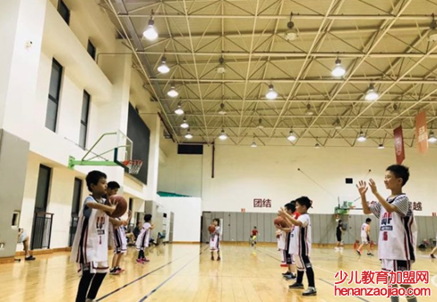 李秋平篮球俱乐部加盟