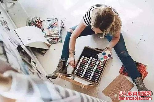 蓝多奇少儿美术加盟