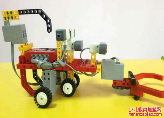 阿童木机器人教育加盟