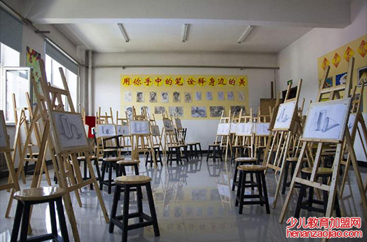 老鹰画室加盟费多少钱？