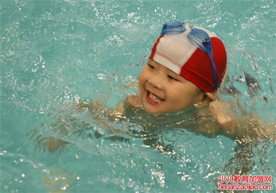 金贝贝婴儿游泳馆—全新的婴幼儿水育良好选择