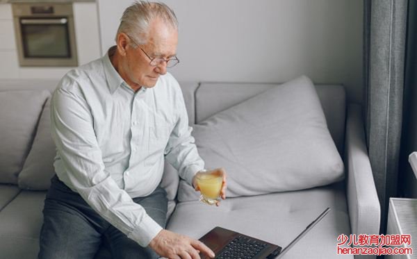 耆宿怎么读,耆宿的读音是什么,耆宿是什么意思？