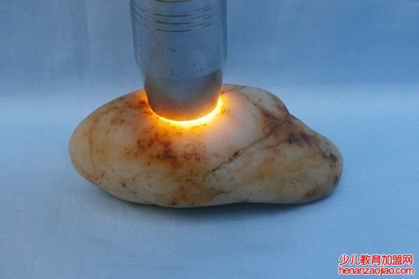 玏怎么读,玏是什么意思,一个王一个力念什么