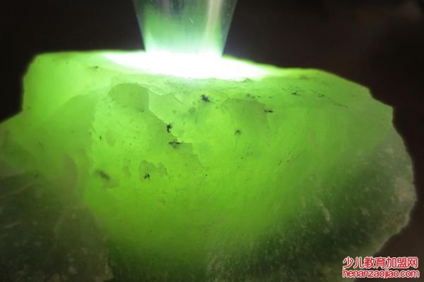 玏怎么读,玏是什么意思,一个王一个力念什么