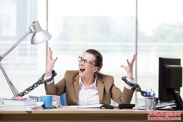 桎梏怎么读拼音是什么,桎梏是什么意思,桎梏的近义词是什么