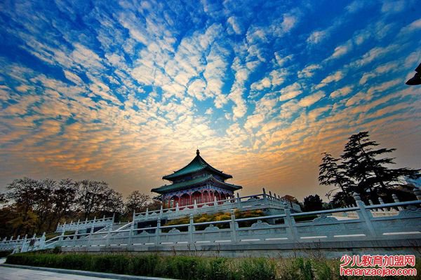 旖旎怎么读,旖旎的读音,旖旎是什么意思