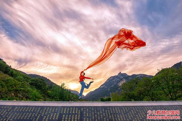 旖旎怎么读,旖旎的读音,旖旎是什么意思