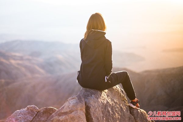 踯躅怎么读拼音是什么,踯躅是什么意思,踯躅近义词,踯躅反义词