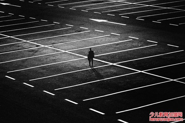 踯躅怎么读拼音是什么,踯躅是什么意思,踯躅近义词,踯躅反义词