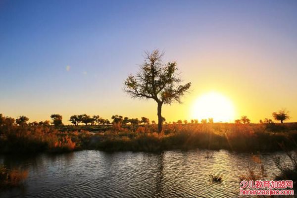 潋滟怎么读拼音是什么,潋滟是什么意思,潋滟的读音及解释