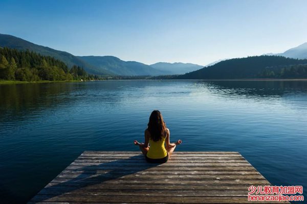 潋滟怎么读拼音是什么,潋滟是什么意思,潋滟的读音及解释