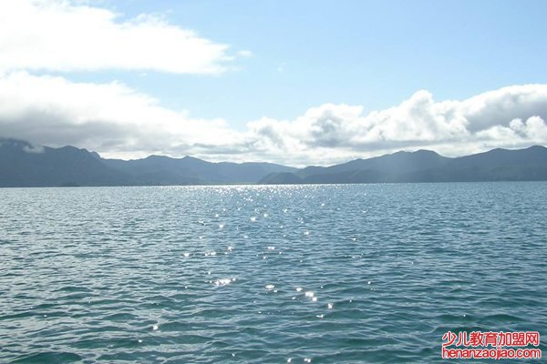 揶揄怎么读拼音是什么,揶揄是什么意思,揶揄是贬义词吗