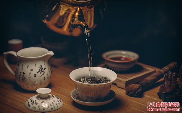 喝茶为什么要三口,茶分三口喝有什么讲究