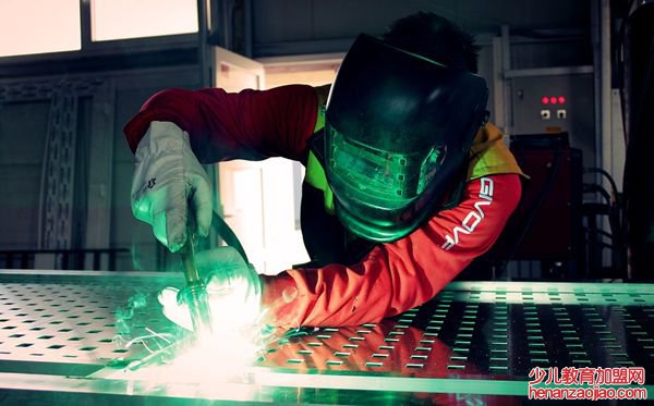 为什么铝不容易生锈,铝生锈怎么去除