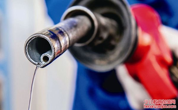 为什么加油站不能玩手机,加油站不能打电话的原因