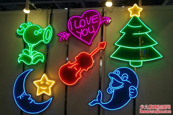 霓虹灯为什么色彩鲜艳,为什么霓虹灯有各种颜色