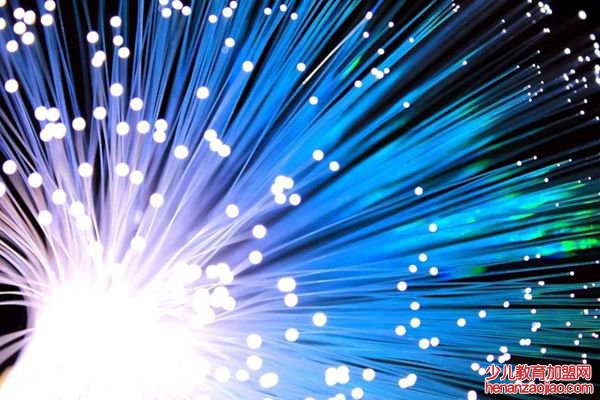 为什么光导纤维可以导光,光纤是什么