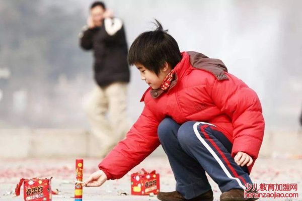 鞭炮为什么会爆炸,鞭炮是用什么做的