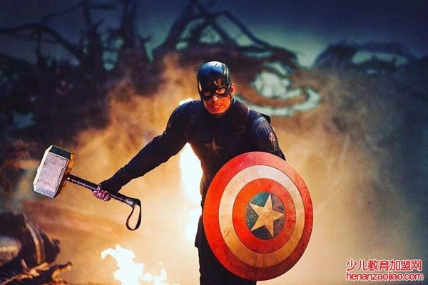 美国队长为什么能拿起雷神的锤子