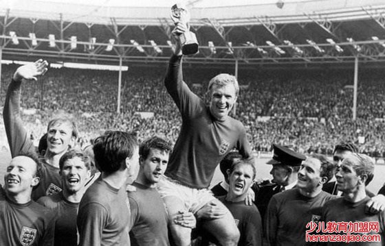 1966年英格兰捧起了大力神杯
