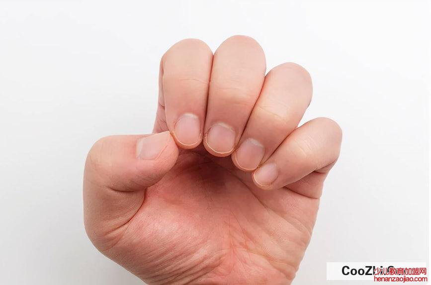 手指甲的月牙小说明什么