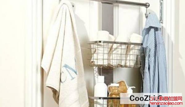 没有熨斗如何熨衣服