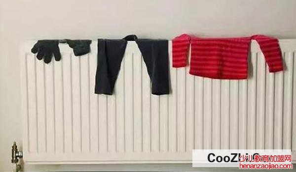 没有熨斗如何熨衣服