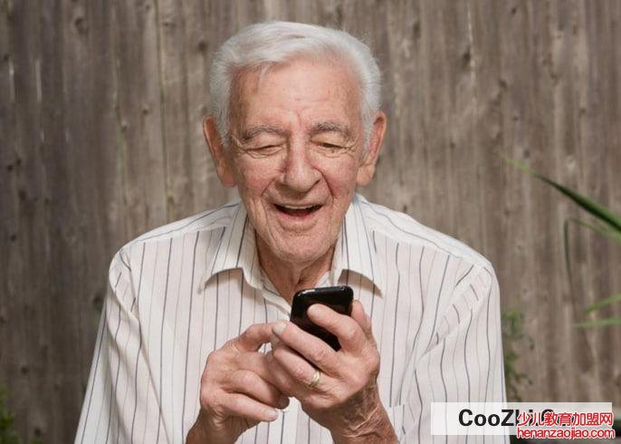 老年人的性格是不是跟小孩一样