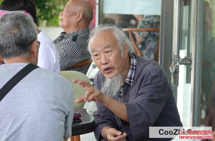 老年人的性格是不是跟小孩一样