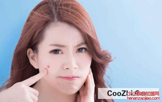 鼻子周围长痘痘是啥原因