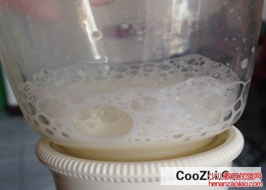 给宝宝冲奶粉泡泡很多怎么回事