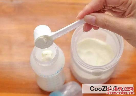 给宝宝冲奶粉泡泡很多怎么回事