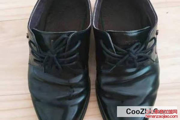 皮鞋受潮容易发霉怎么办