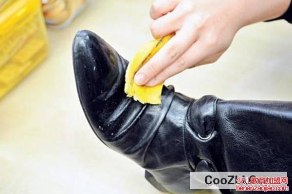 皮鞋受潮容易发霉怎么办