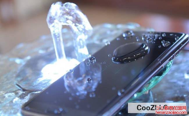 手机泡水了可以用吗