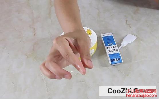 502胶水把手粘住了巧解决