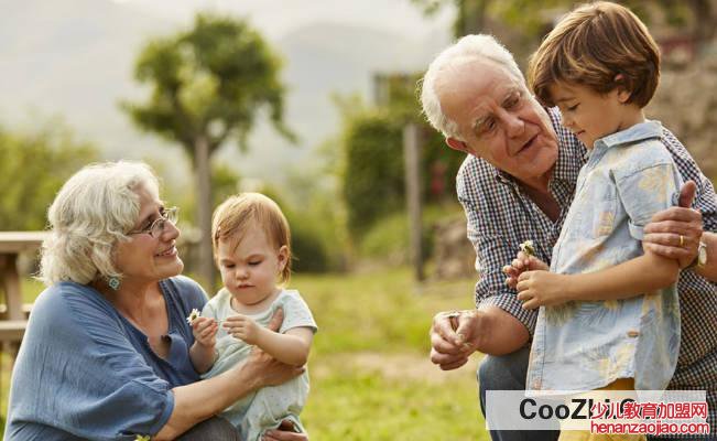 家里一老一小怎么办