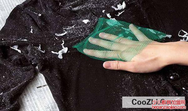 刚洗好的衣服总是会沾满毛絮原因