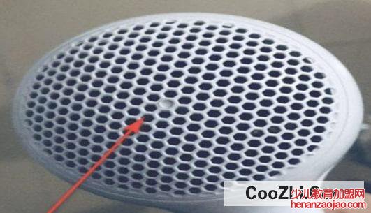 吹风机里缠入了头发怎样清理