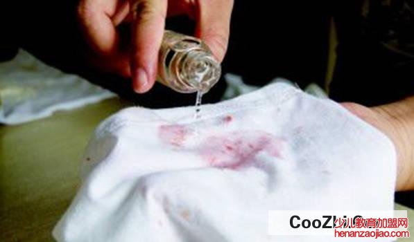 修正液弄衣服上怎么洗掉