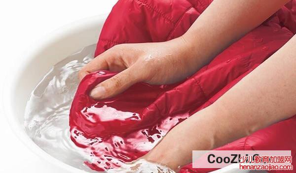 修正液弄衣服上怎么洗掉