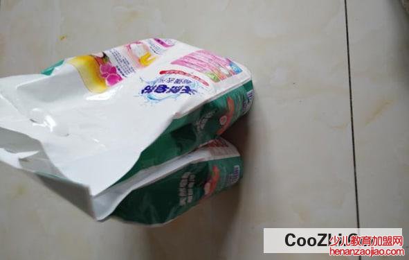 洗衣服时候用洗衣粉好还是皂粉好