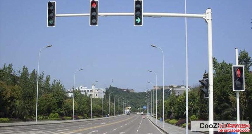 两个红绿灯在一起怎么看