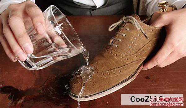 如何延长皮鞋的使用寿命