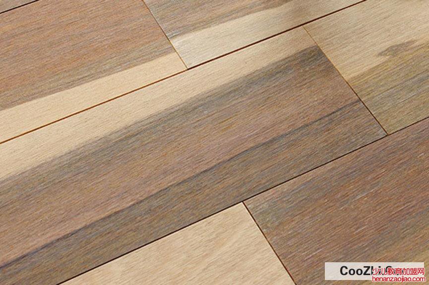 木质地板油渍该如何清理