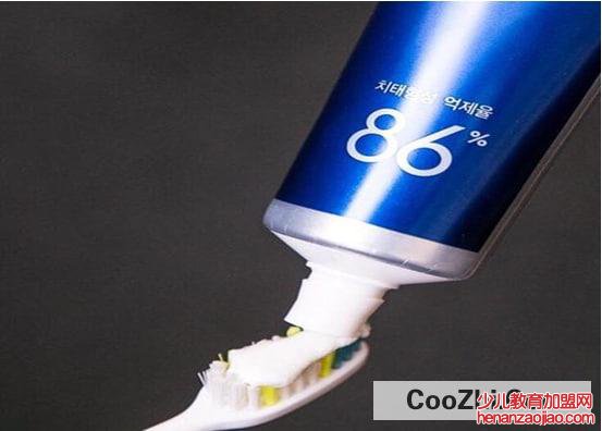 使用牙膏的误区