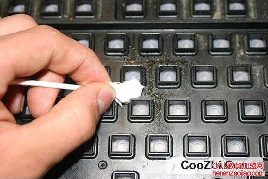 怎样巧妙清洁键盘