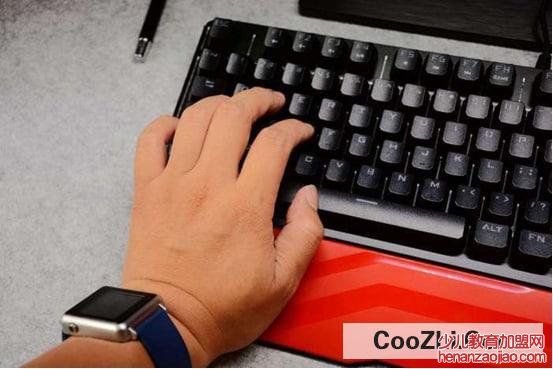 怎样巧妙清洁键盘