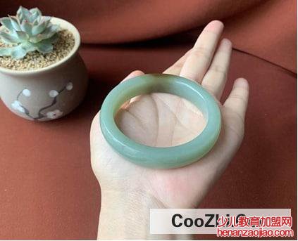 和田玉且末蓝怎么是青色的