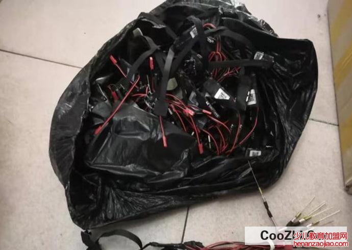 外住宾馆一招鉴别有无针孔摄像头